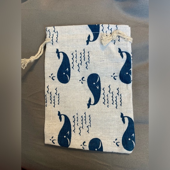 ❤️10/$10❤️ Whale Print Drawstring Pouch - Picture 1 of 3